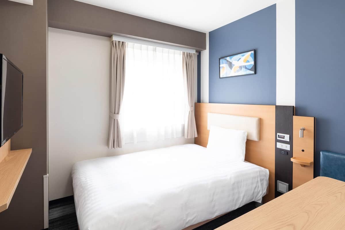 Standard Double Room, 1 Double Bed, Non Smoking | Ropa de cama de alta calidad y escritorio