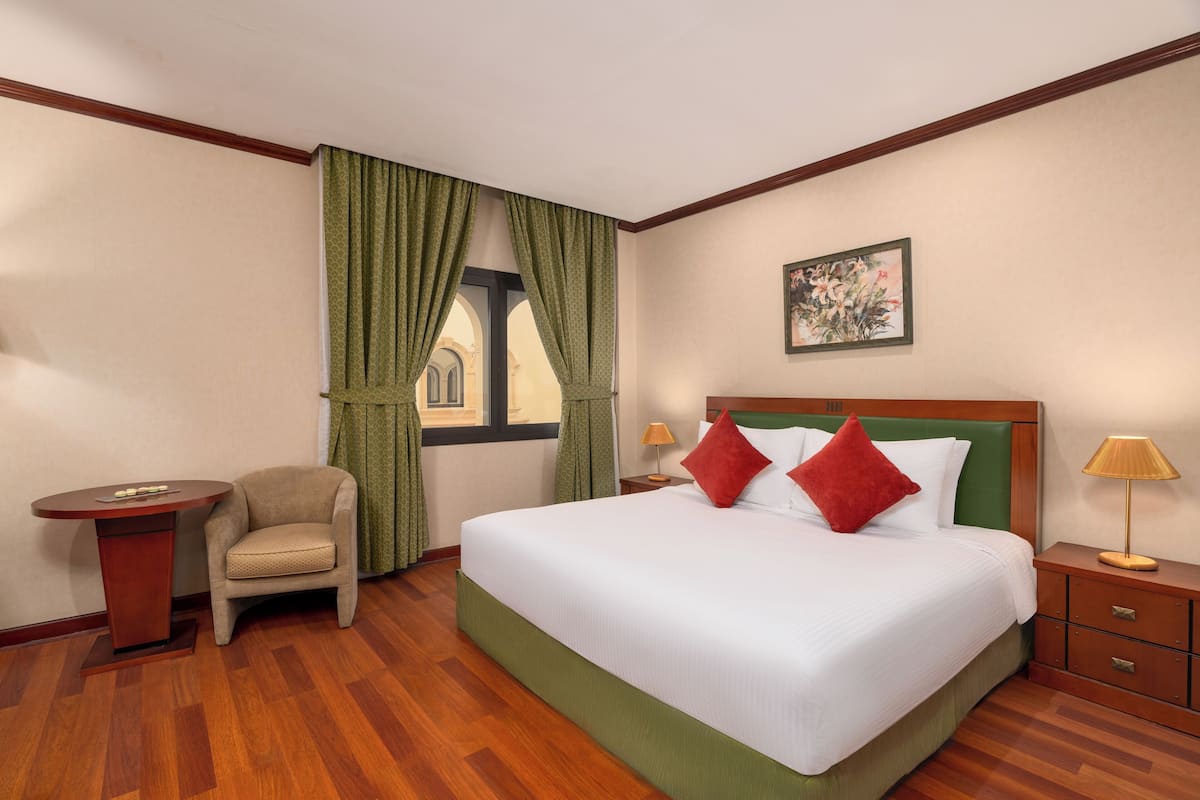 Classic Double Room | 1 bedroom, minibar, in-room safe, desk