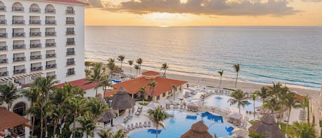 Beach nearby, sun-loungers, beach umbrellas, beach towels