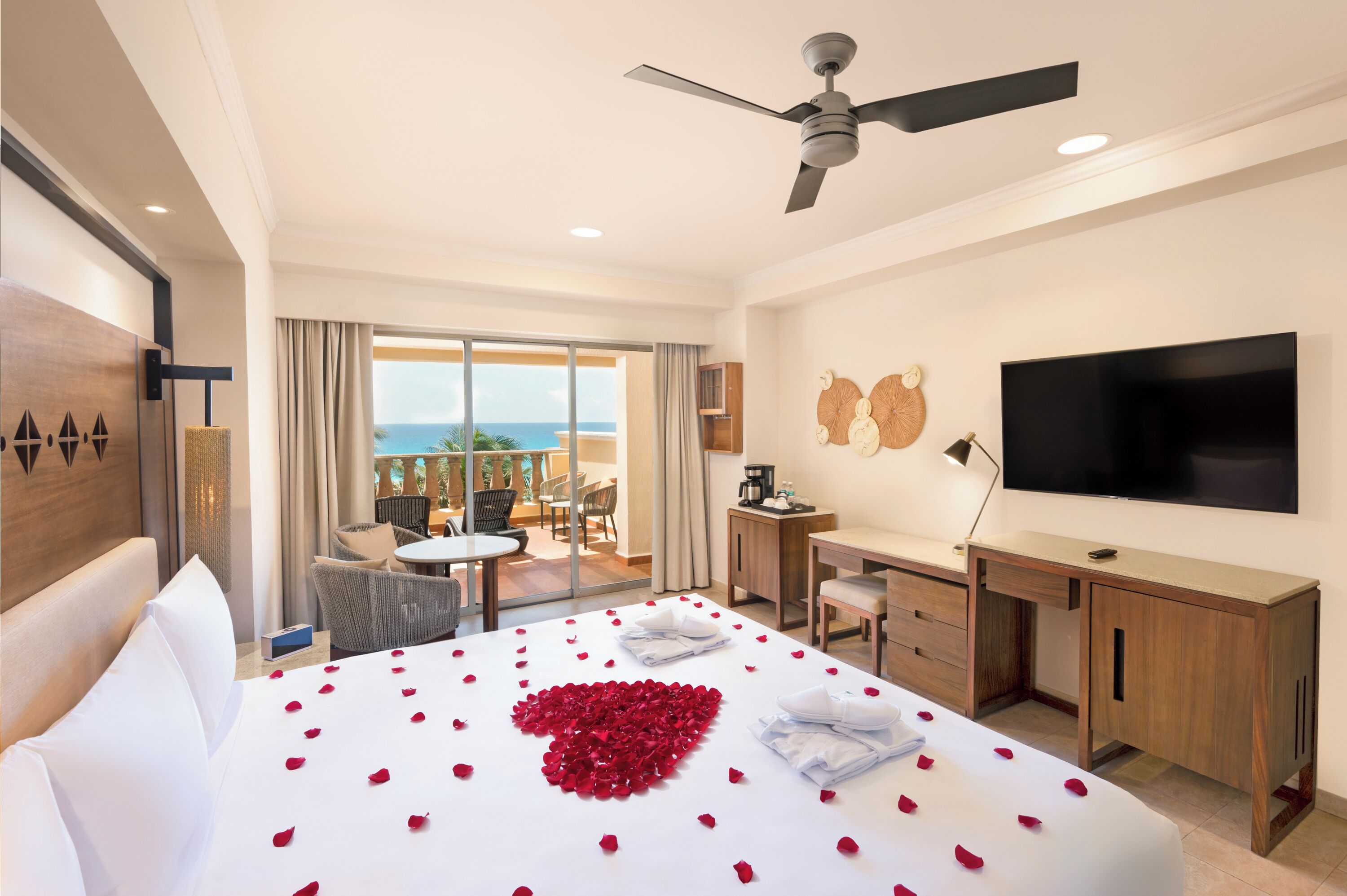 Romantic Room, Balcony Ocean View | Free minibar items, in-room safe, desk, blackout drapes
