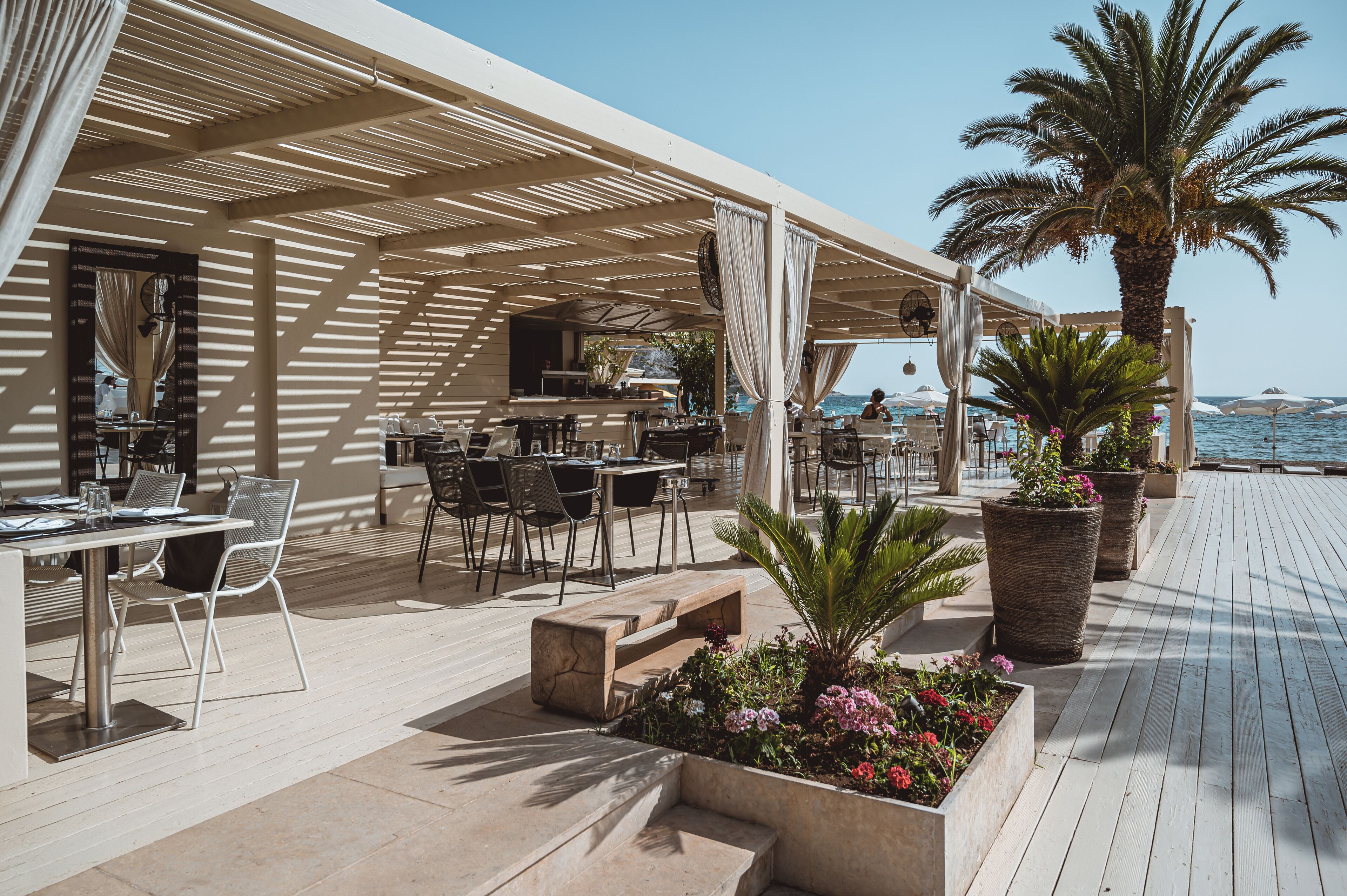 2 restaurants, breakfast, lunch, dinner served; Mediterranean cuisine