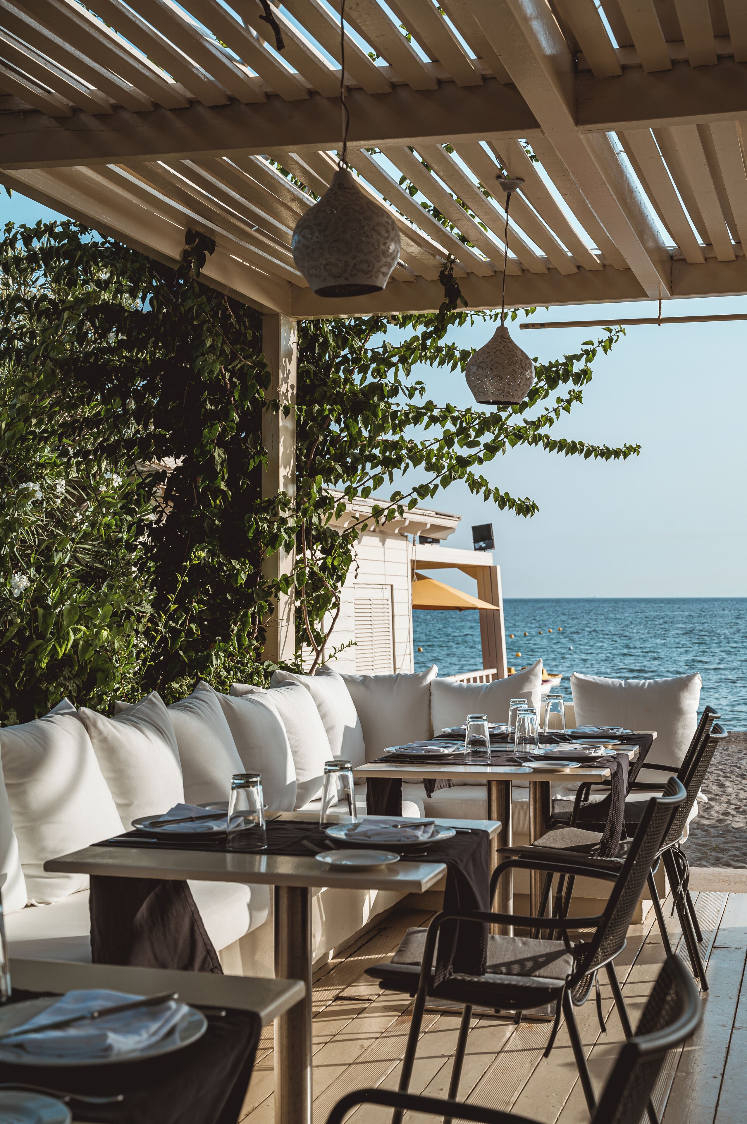 2 restaurants, breakfast, lunch, dinner served; mediterranean cuisine