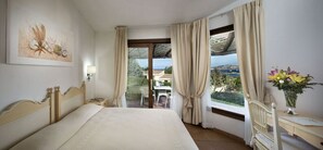 In-room safe, blackout drapes, free cribs/infant beds - Stelle Marine (Arzachena)