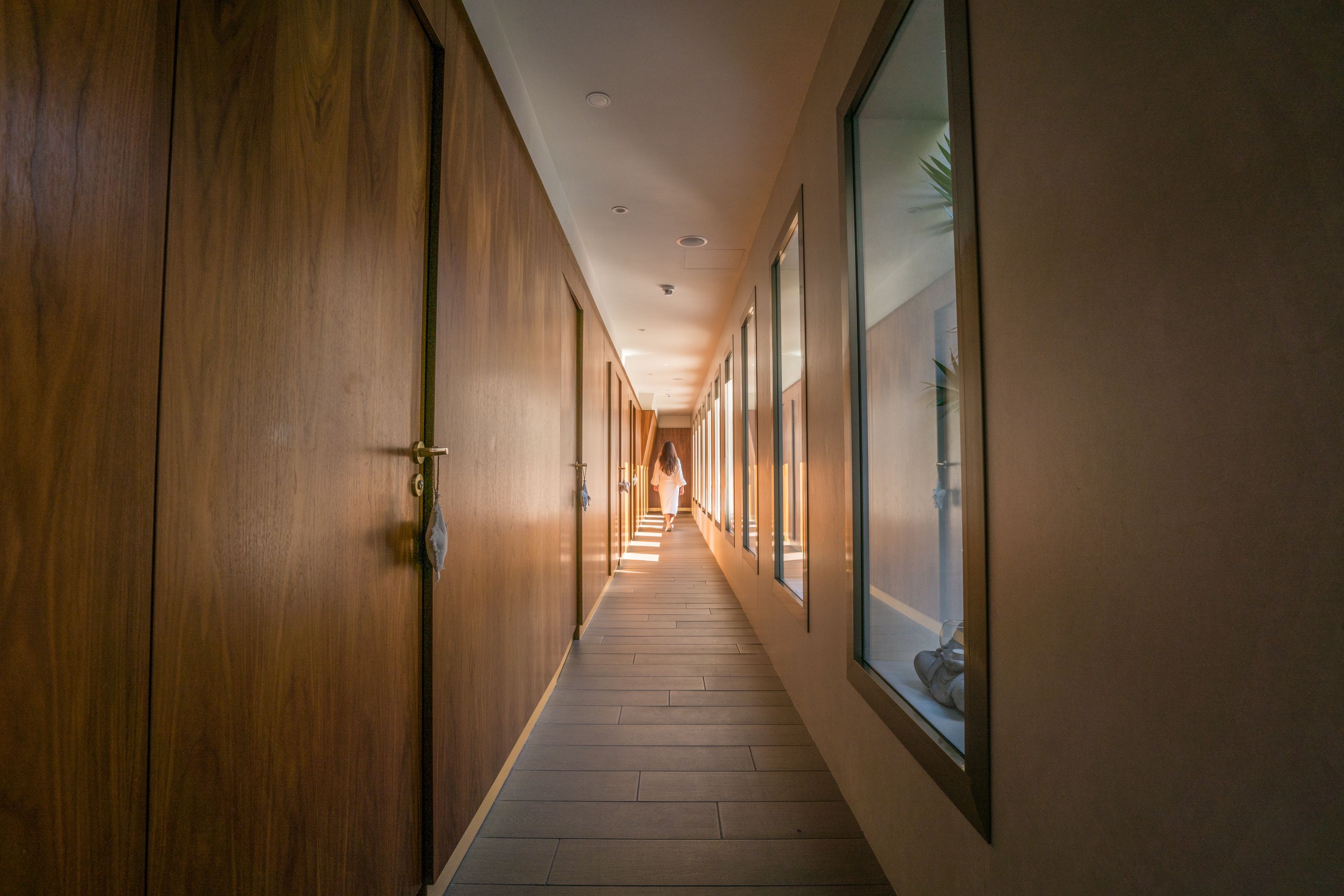 sauna, hot tub, turkish bath/hammam, hydrotherapy, facials