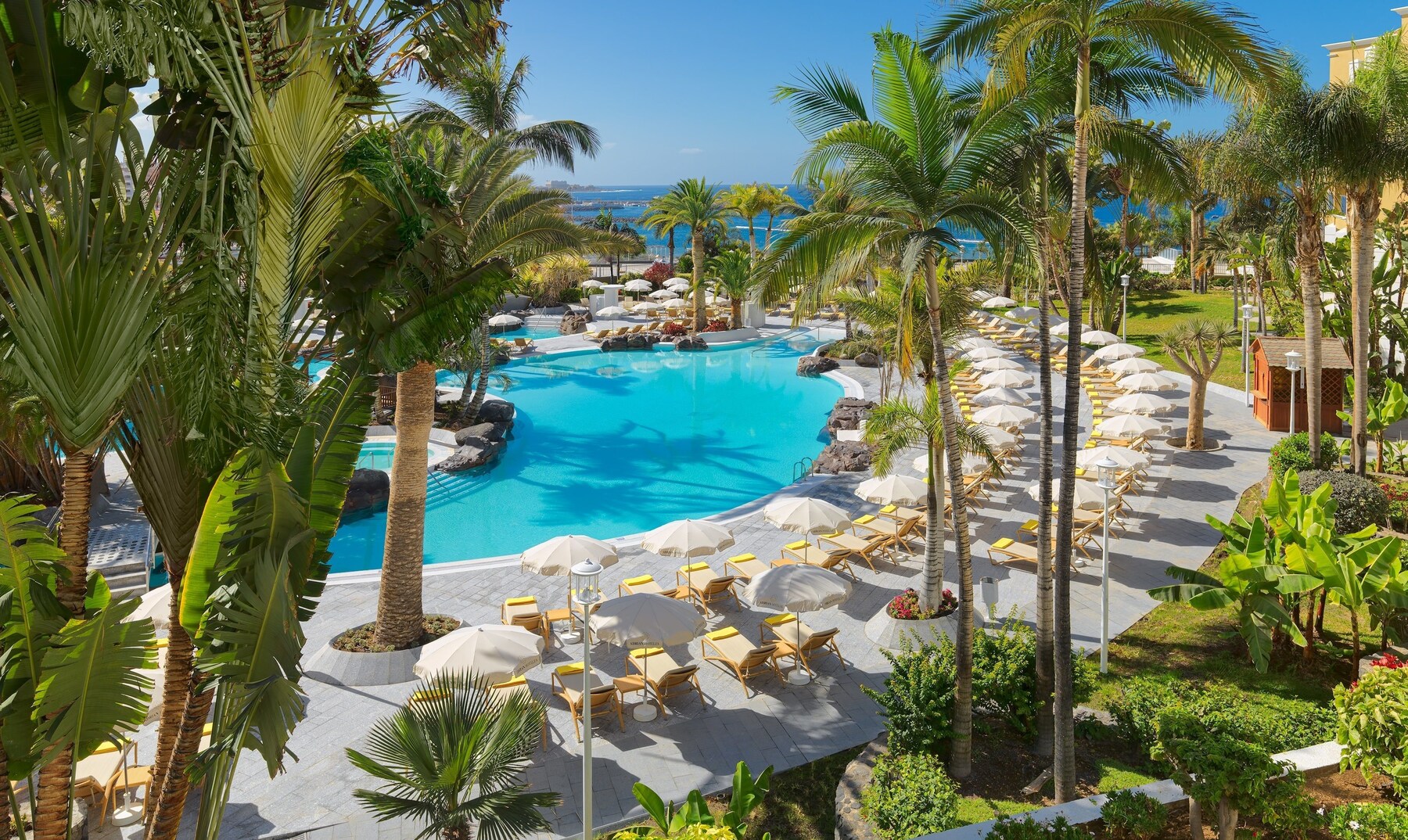 2 outdoor pools