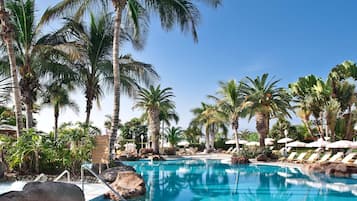 2 piscinas al aire libre