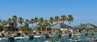 Crown Resorts Horizon Hotel