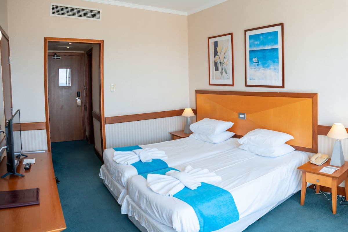 In-room safe, desk, free cribs/infant beds, free rollaway beds
