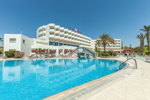 Outdoor pool - Crown Resorts Horizon Hotel (Pegeia)