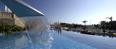 3 outdoor pools, open 9:00 AM to 7:00 PM, pool umbrellas, pool loungers