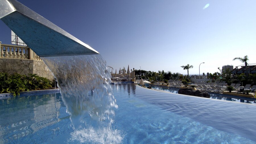 Paradise Park Fun Lifestyle Hotel