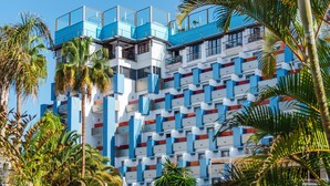 A multi-story hotel with balconies and a pool area. - Paradise Park Fun Lifestyle Hotel (Arona)