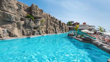 3 outdoor pools, open 9:00 AM to 7:00 PM, pool umbrellas, pool loungers