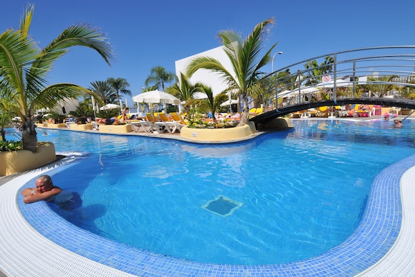 3 outdoor pools, open 9:00 AM to 7:00 PM, pool umbrellas, sun loungers