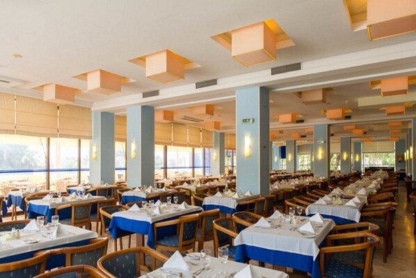 Breakfast, lunch, dinner served; Mediterranean cuisine 