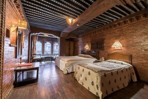 In-room safe, desk, iron/ironing board, free WiFi - Kantipur Temple House (Kathmandu)