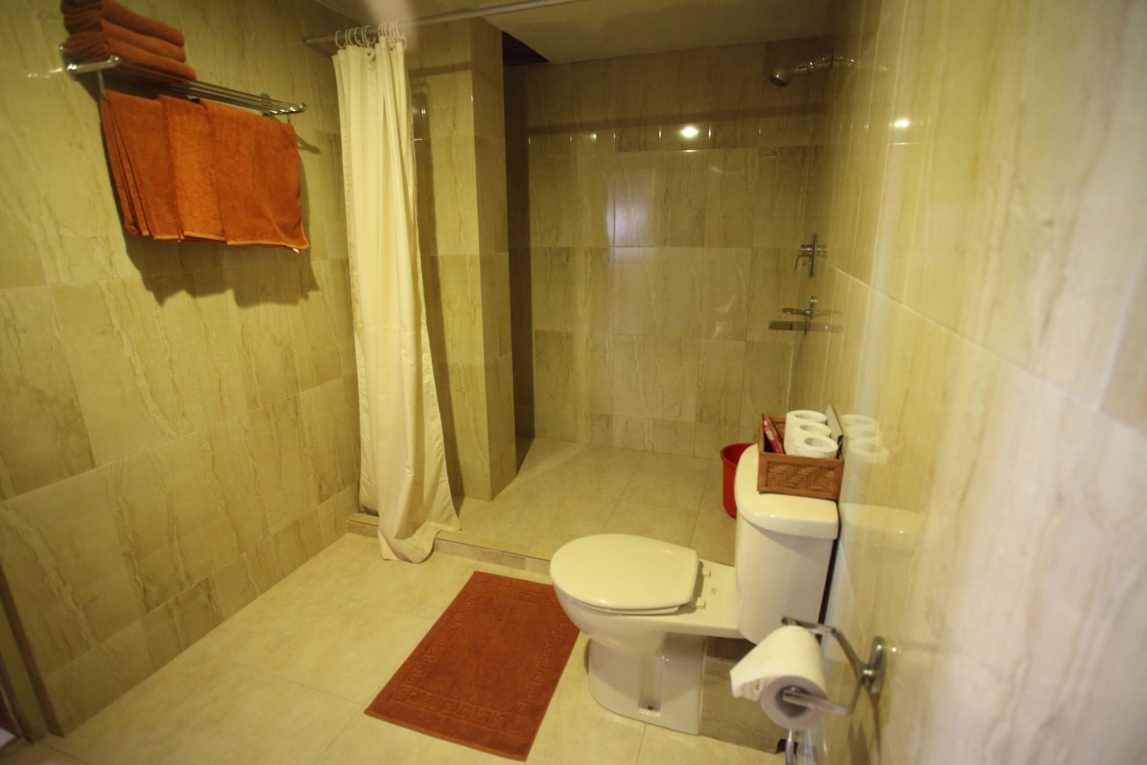 standard twin room | 1 bedroom, in-room safe, desk, iron/ironing board