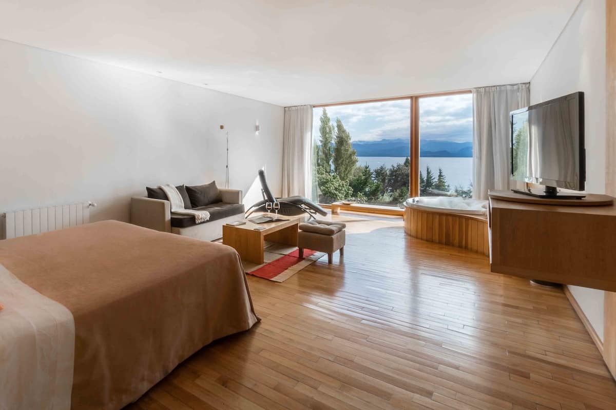 Premium bedding, down comforters, pillowtop beds, minibar