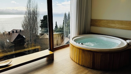 Deluxe Studio Suite | Premium bedding, down comforters, pillowtop beds, minibar. Design Suites Bariloche