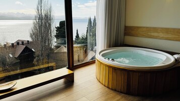 Deluxe Studio Suite | Premium bedding, down comforters, pillowtop beds, minibar