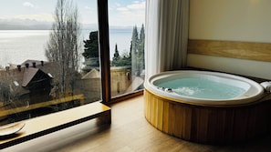 Suite estudio Deluxe | Ropa de cama de alta calidad, edredón, camas con pillow-top y minibar