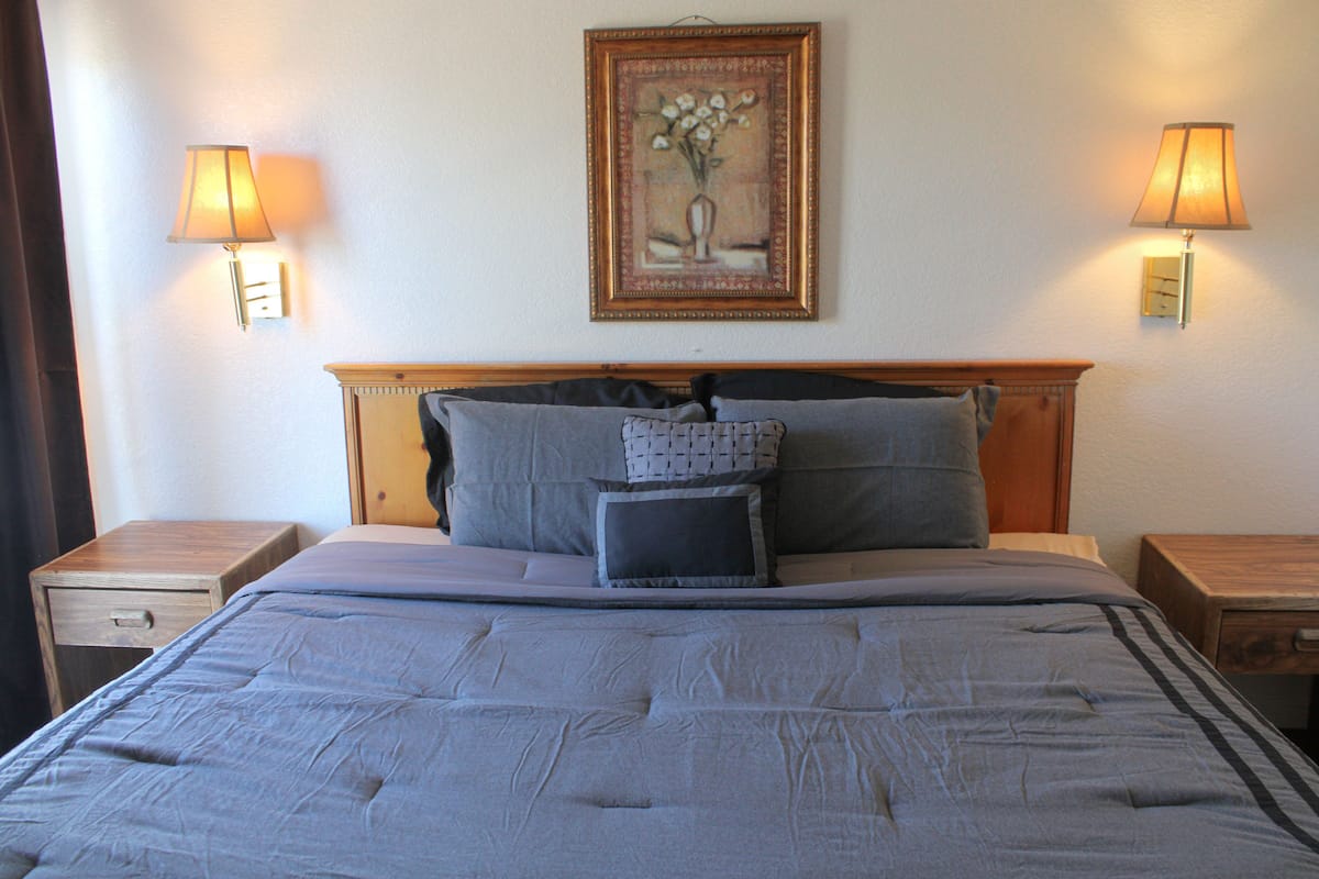 Suite, 1 King Bed, River View