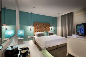 Premium bedding, minibar, in-room safe, desk - Grand Daddy Boutique Hotel (Cape Town)