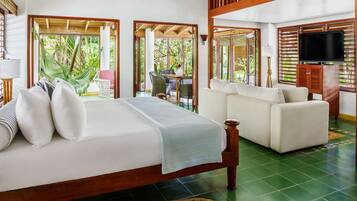 Suite Junior, 1 camera da letto | Una cassaforte in camera, ferro/asse da stiro