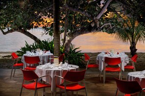 Colazione, aperto a pranzo e cena, cucina caraibica, con vista sul mare 