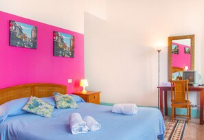 Schreibtisch, Bügeleisen/Bügelbrett, Babybetten, kostenloses WLAN