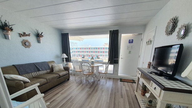 Unclassified image, 1 of 77, button - Cara Mara Resort (Wildwood Crest)