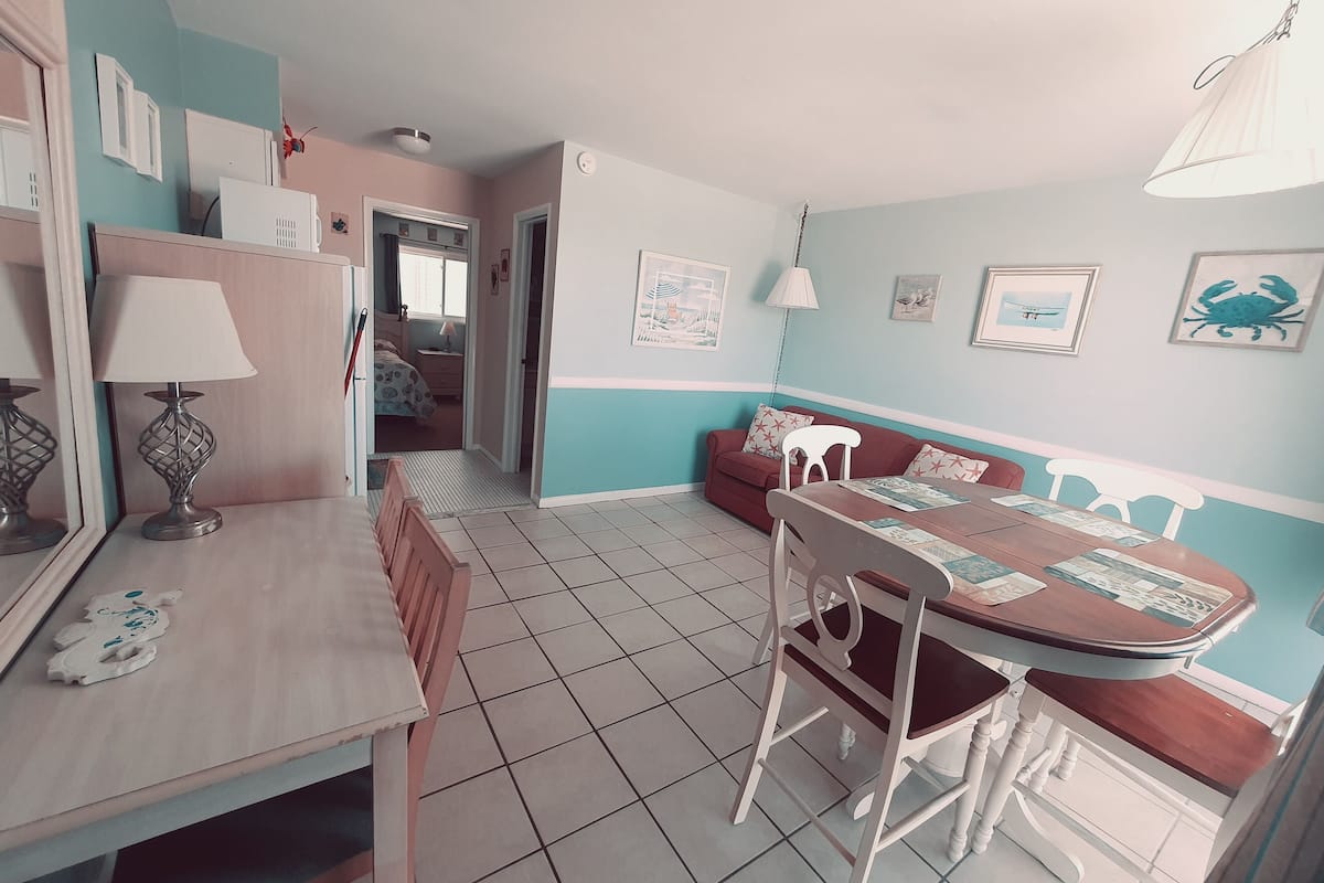 Familiesuite, flere senger, bassengutsikt (and 1 Full Sofabed) | Wi-fi (inkludert), individuelt dekorert og individuelt innredet