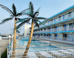 Indoor/outdoor pool - Cara Mara Resort (Wildwood Crest)