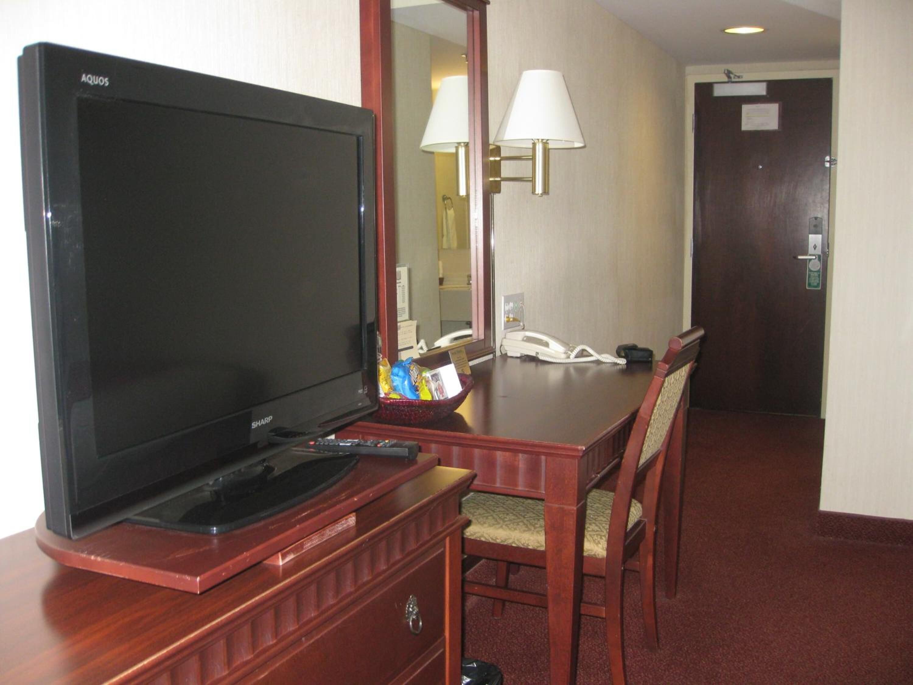 42-inch lcd tv with cable channels, tv
