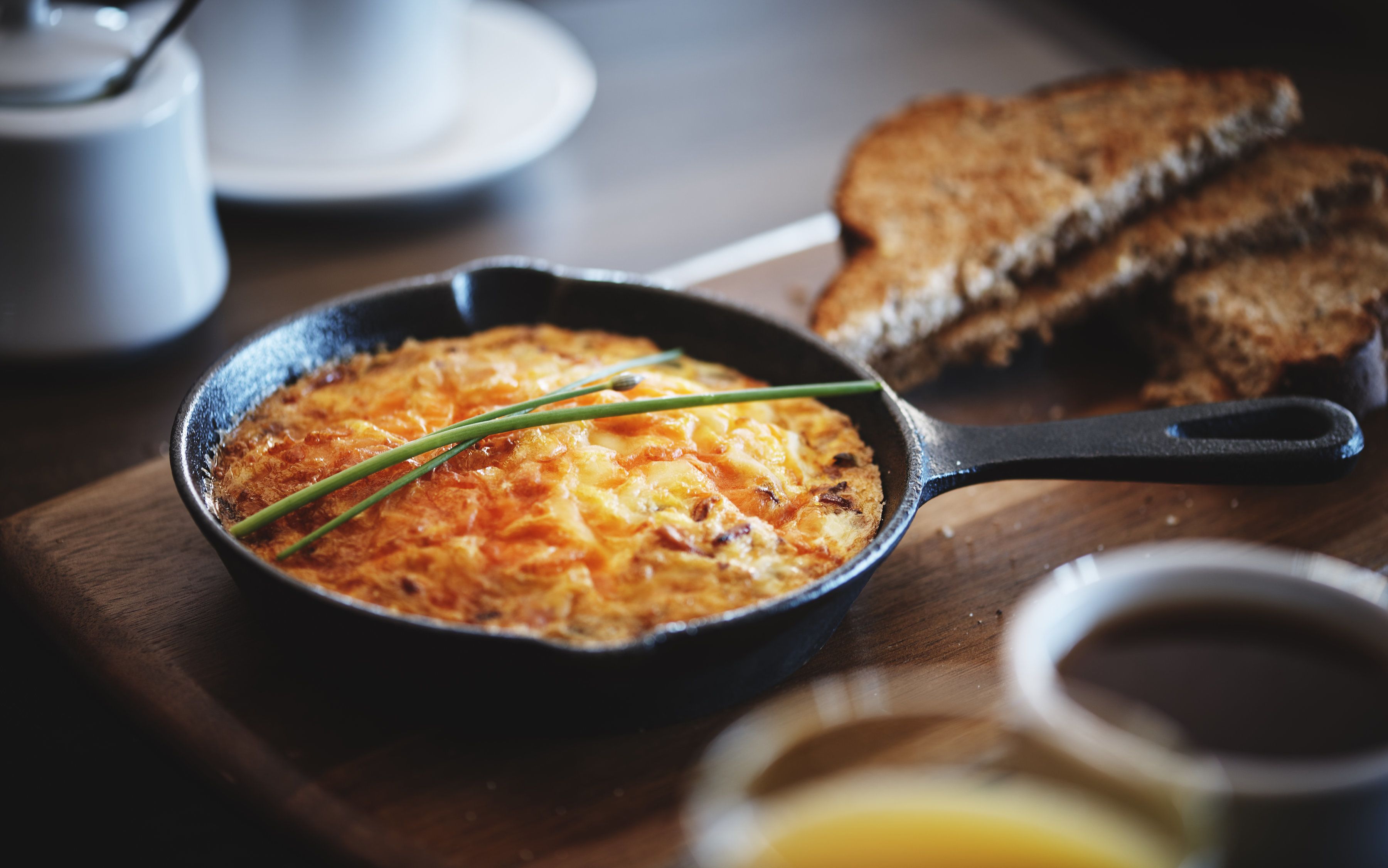 breakfast, lunch and dinner served