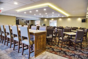 Free daily self-service breakfast  - Grand Oaks Hotel (Branson)