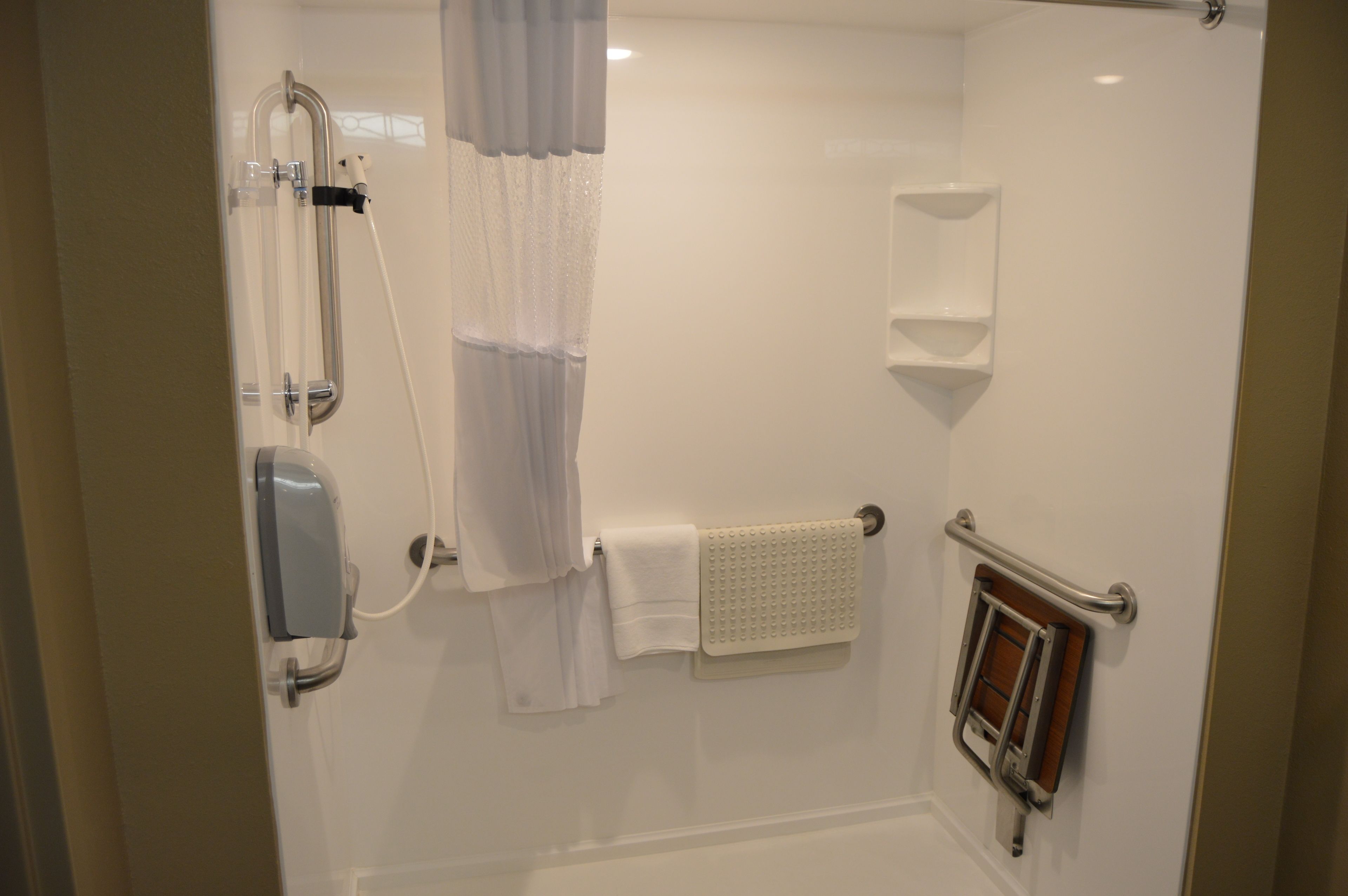 standard room, 2 double beds, accessible (rollin shower) | bathroom | free toiletries, hair dryer, towels