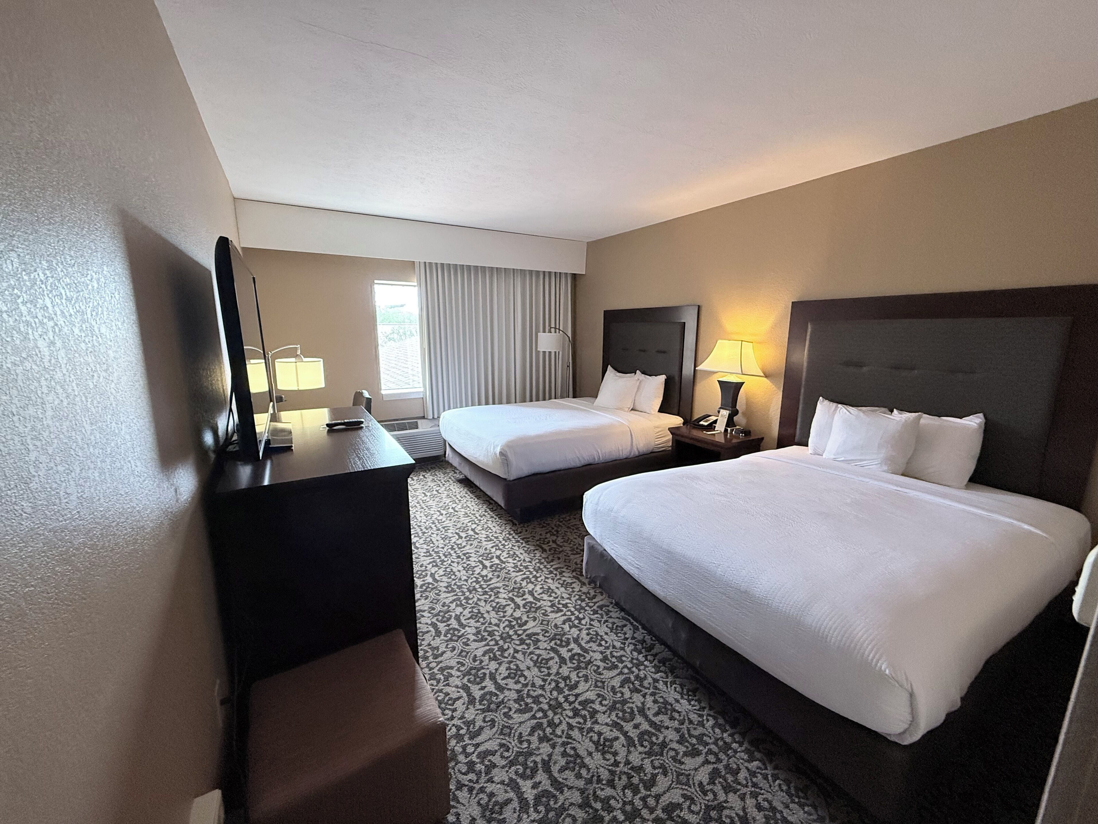 Habitación doble, 2 camas Queen size, con acceso para personas discapacitadas | Ropa de cama de alta calidad, escritorio y cortinas blackout 