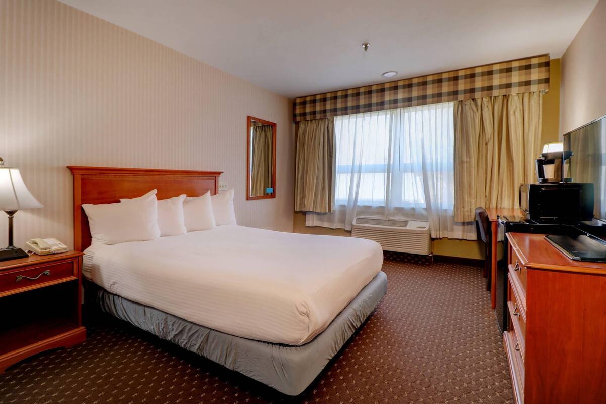 Desk, blackout curtains, iron/ironing board, free WiFi