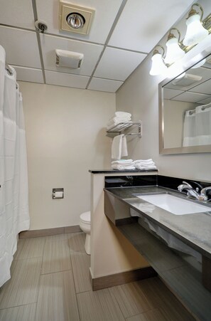 Standard Room, 1 King Bed | Bathroom | Combined shower/tub, free toiletries, hair dryer, towels - Anchorage Inns And Suites (Portsmouth)