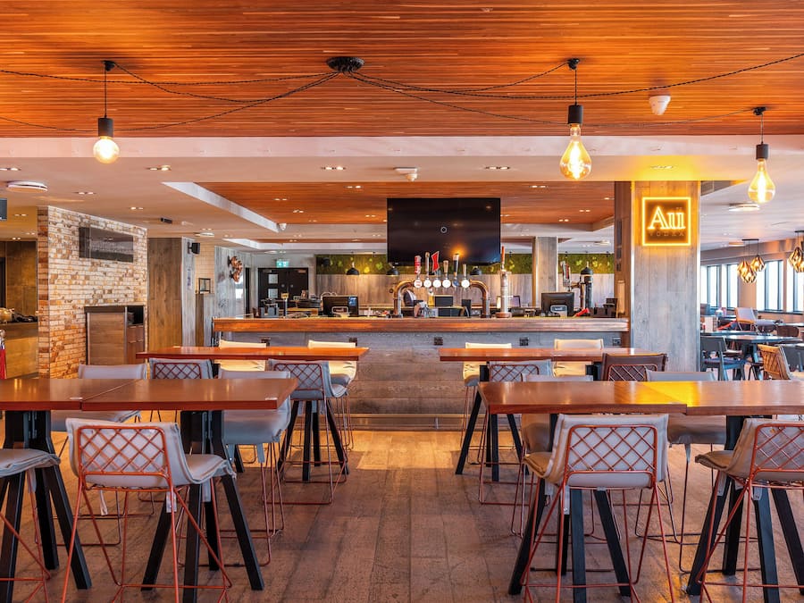 Breakfast, lunch, dinner served; international cuisine