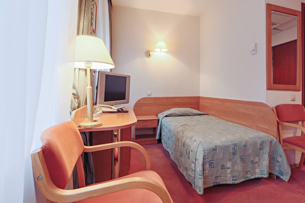 Standard Twin Room | TV