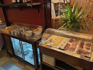 包含每日自助早餐