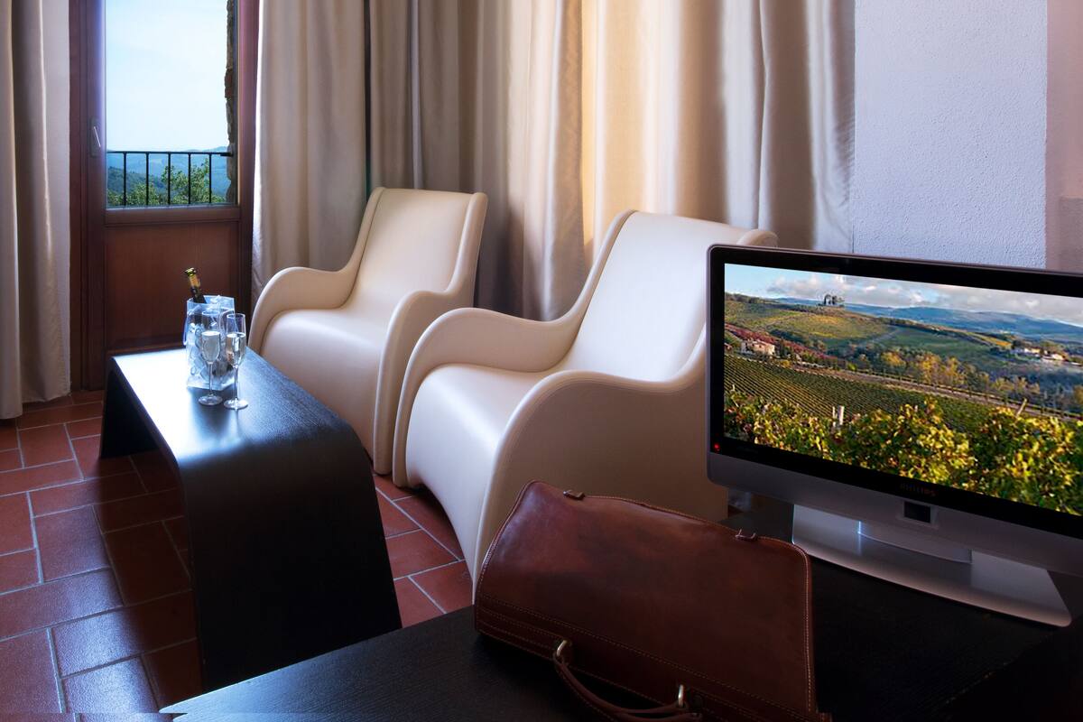 classic double room | minibar, in-room safe, desk, blackout curtains