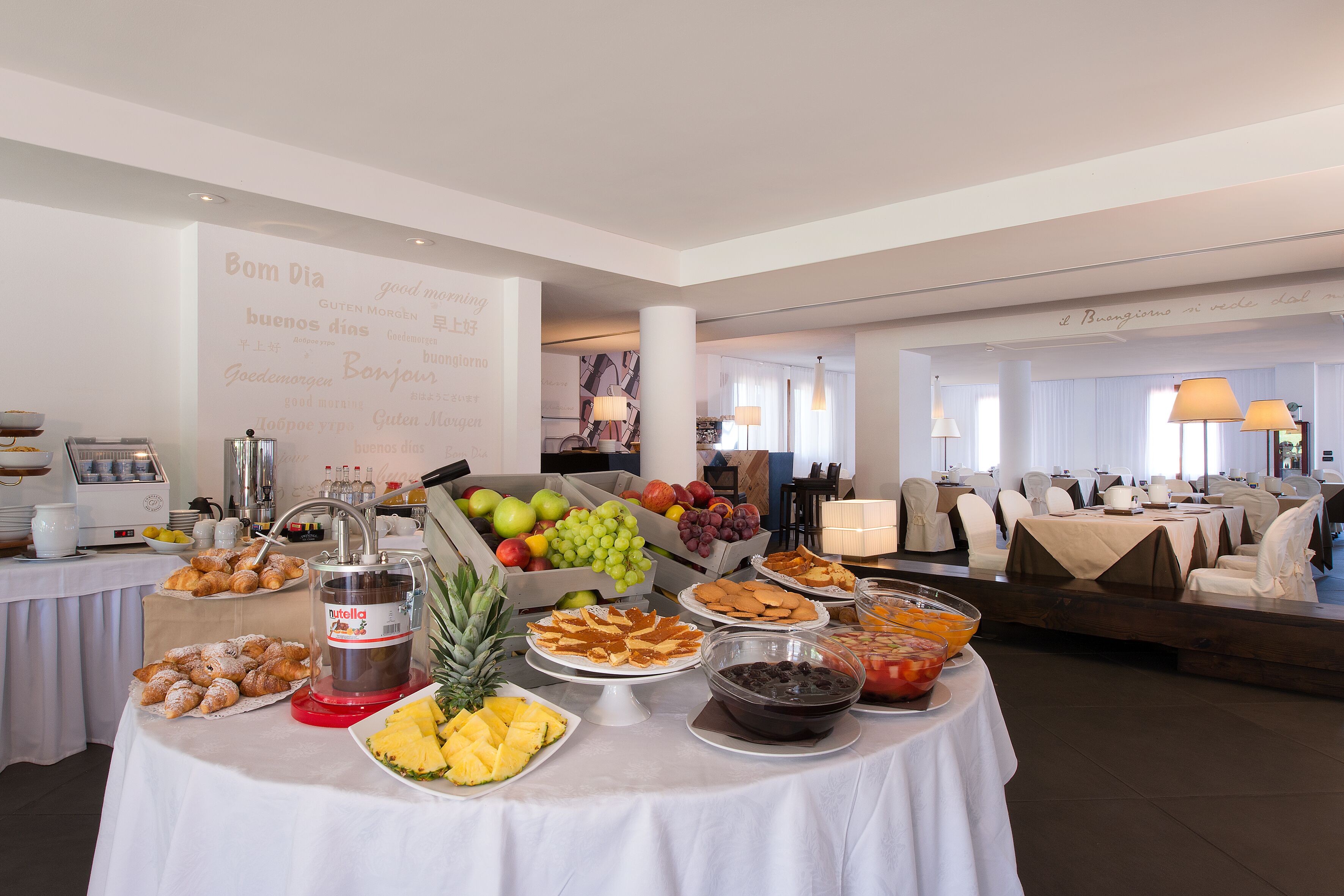 daily buffet breakfast for a fee