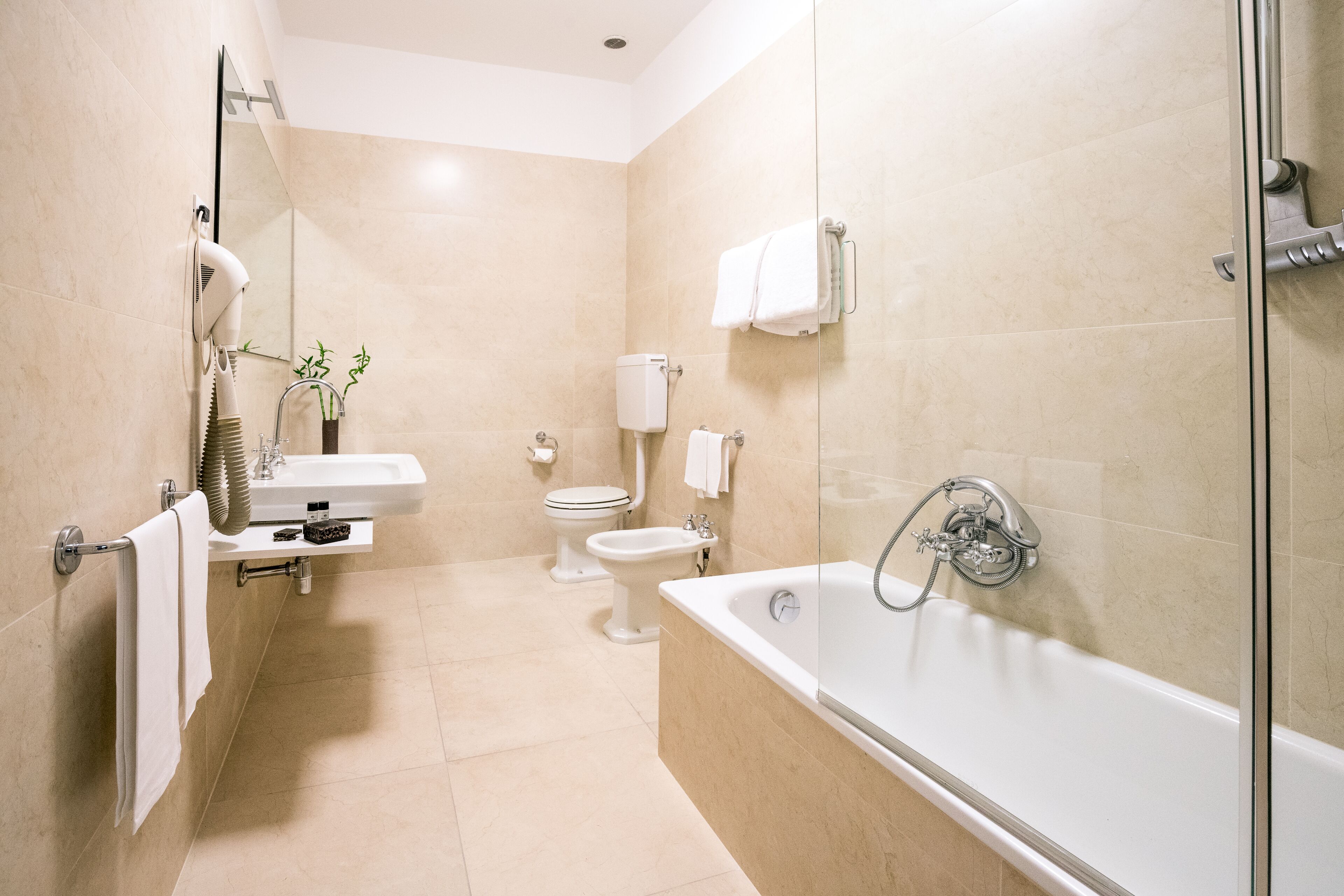 separate bathtub and shower, hair dryer, towels