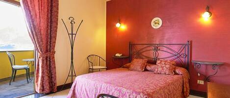 Standard Double or Twin Room | Minibar, in-room safe, desk, soundproofing