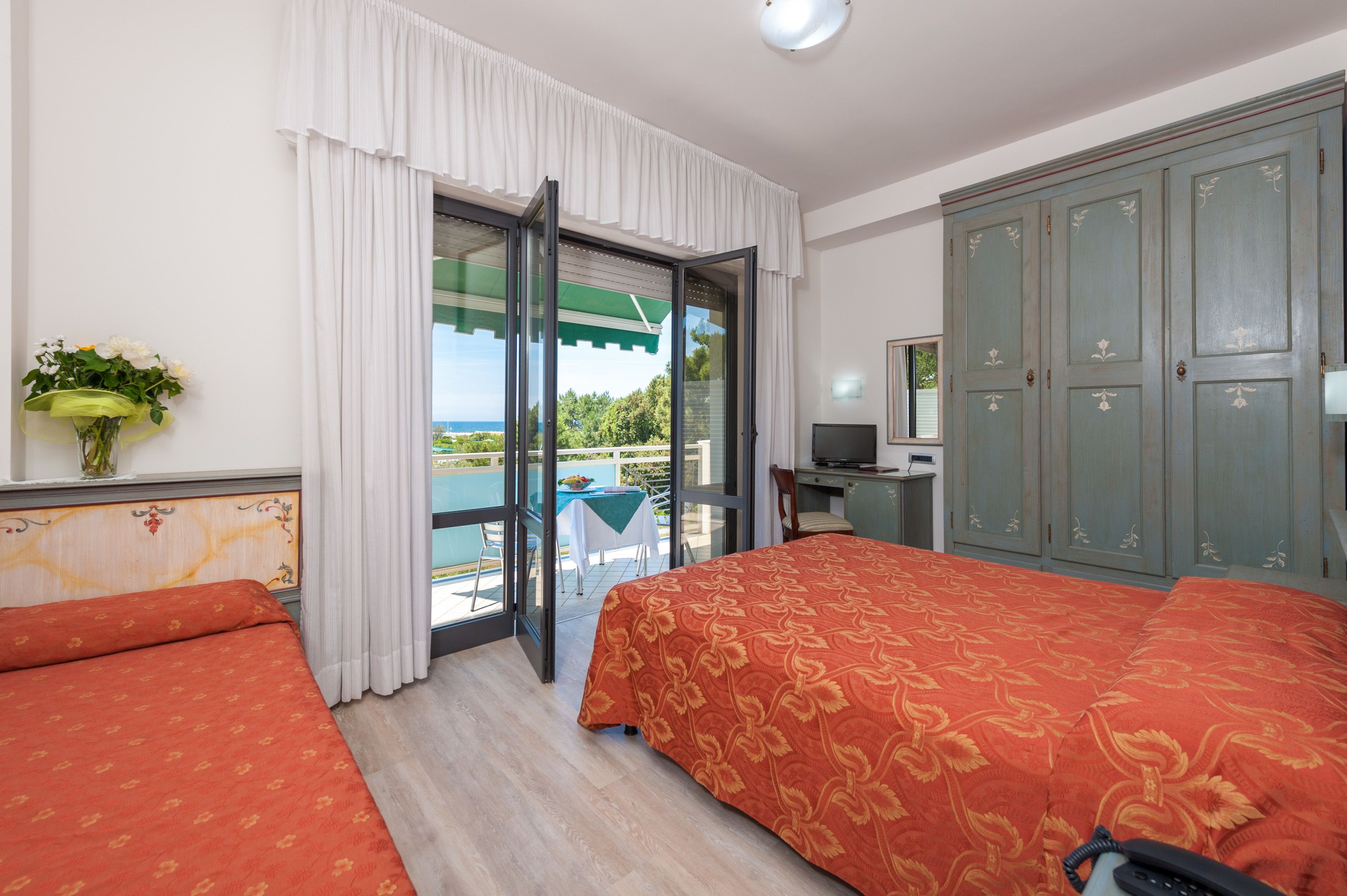 down duvets, minibar, in-room safe, desk