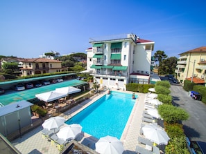 Seasonal outdoor pool, open 9:00 AM to 7:00 PM, pool umbrellas