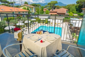 Breakfast, lunch and dinner served  - Hotel Suisse (Pietrasanta)